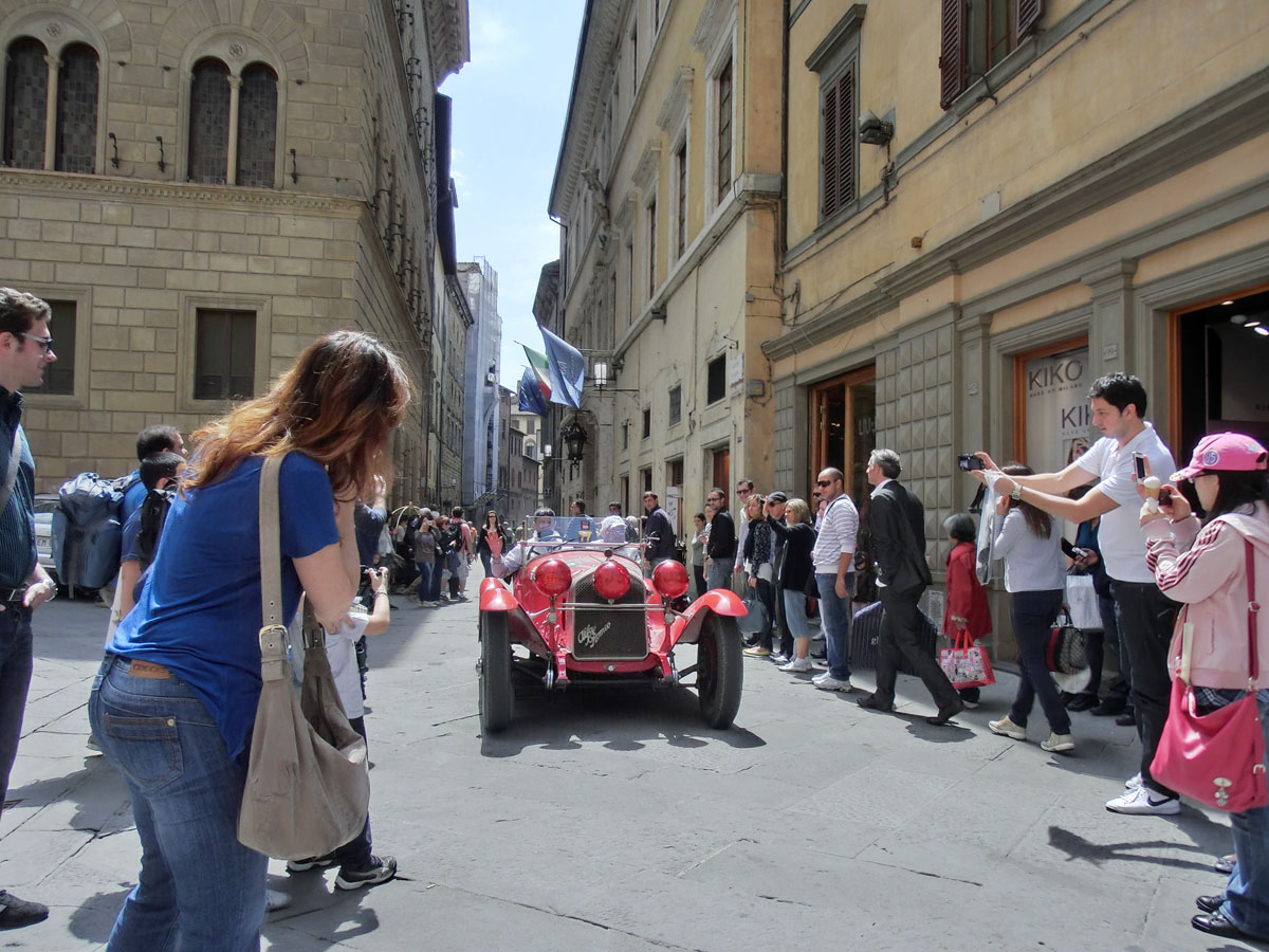 Mille Miglia 19Maggio2012-CIMG5550Centro Siena