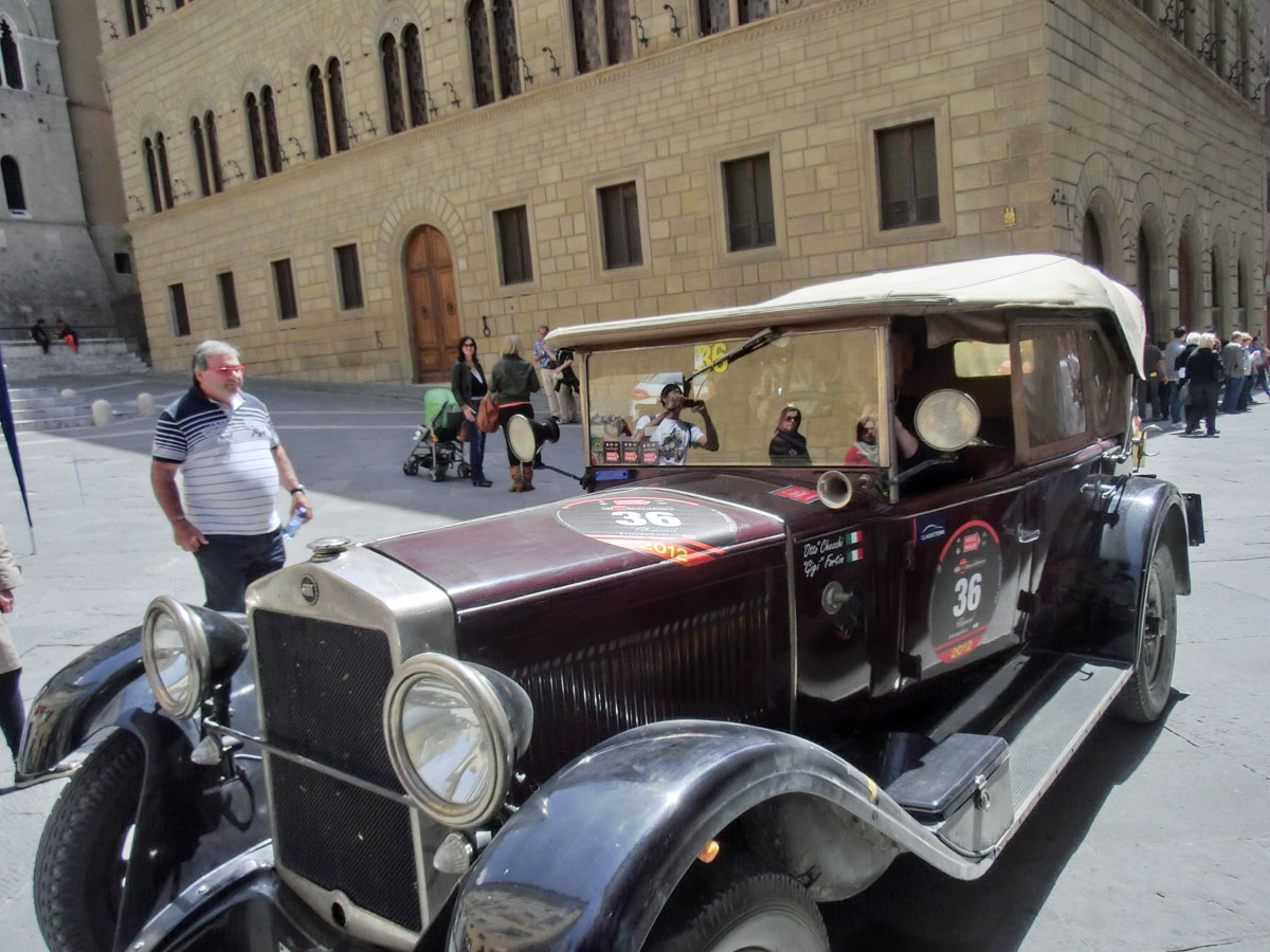 Mille Miglia 19Maggio2012-CIMG5562Centro Siena