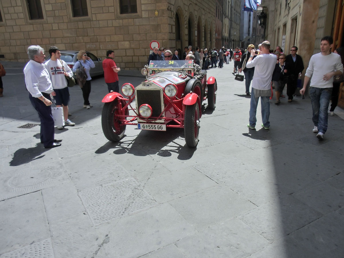 Mille Miglia 19Maggio2012-CIMG5564Centro Siena