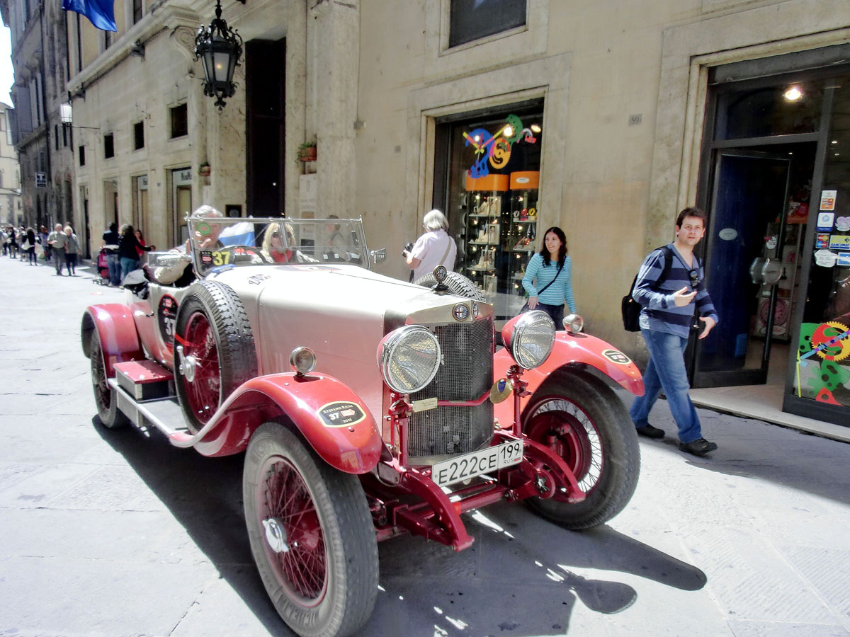 Mille Miglia 19Maggio2012-CIMG5567Centro Siena