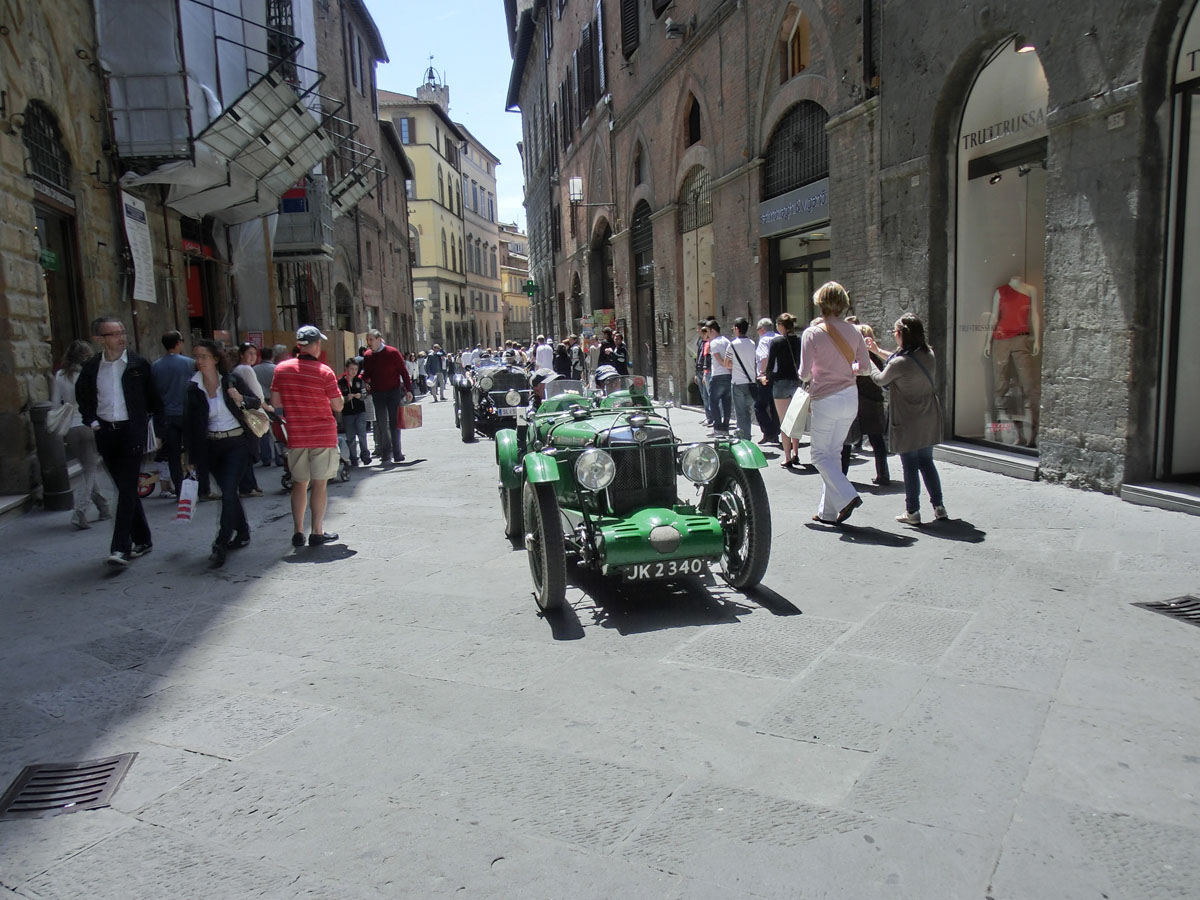 Mille Miglia 19Maggio2012-CIMG5572Centro Siena