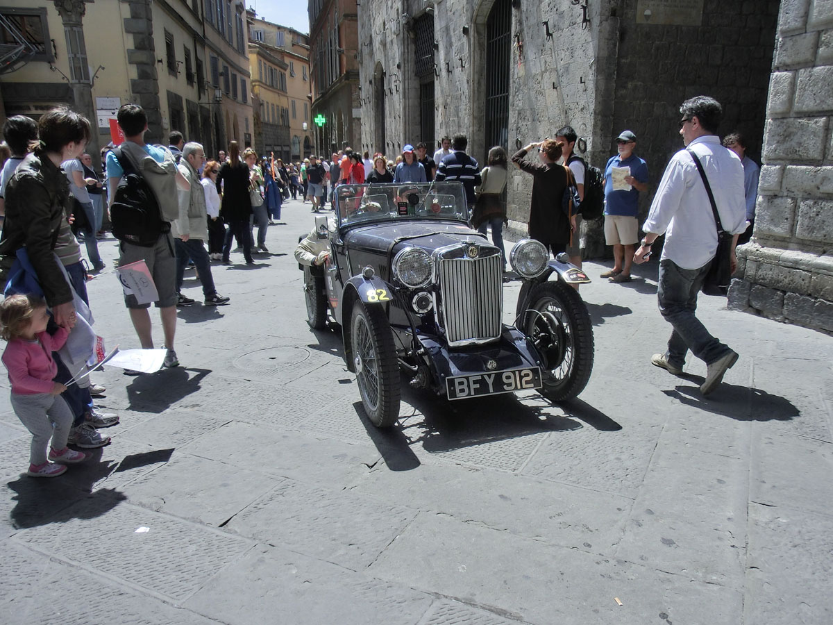 Mille Miglia 19Maggio2012-CIMG5605Centro Siena