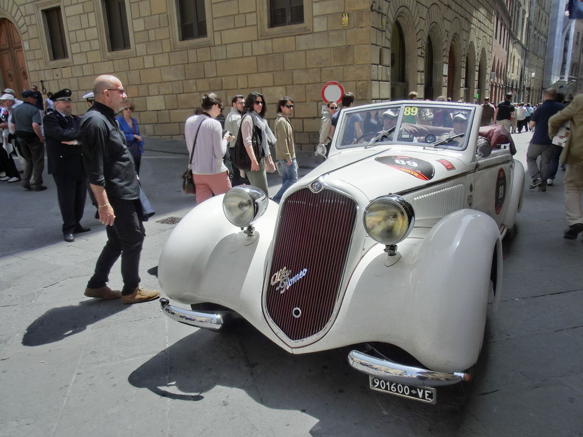 Mille Miglia 19Maggio2012-CIMG5616Centro Siena