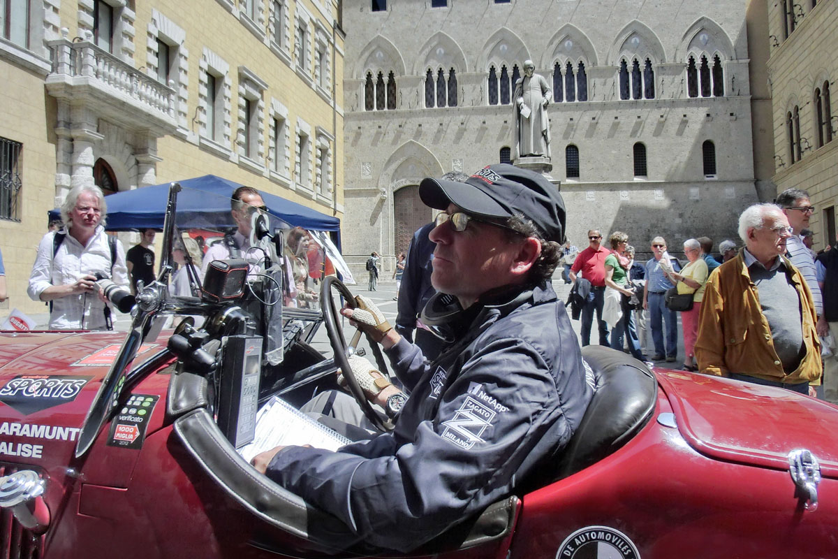 Mille Miglia 19Maggio2012-CIMG5620cCentro Siena