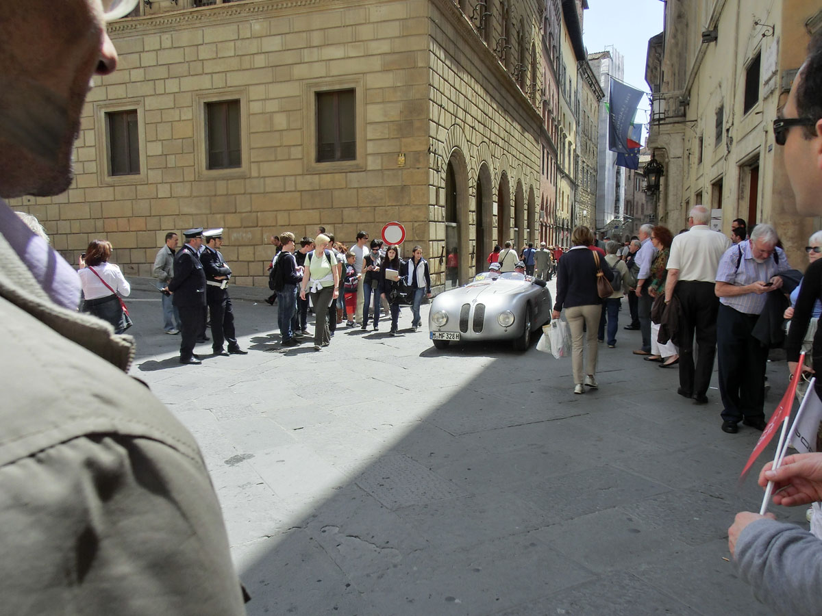 Mille Miglia 19Maggio2012-CIMG5636Centro Siena