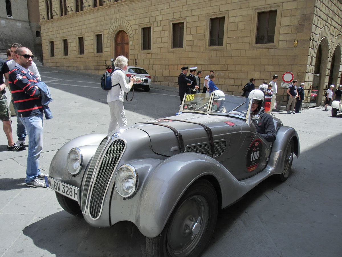 Mille Miglia 19Maggio2012-CIMG5639Centro Siena