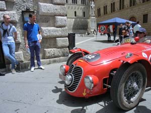 Mille Miglia 19Maggio2012-CIMG5649Centro Siena
