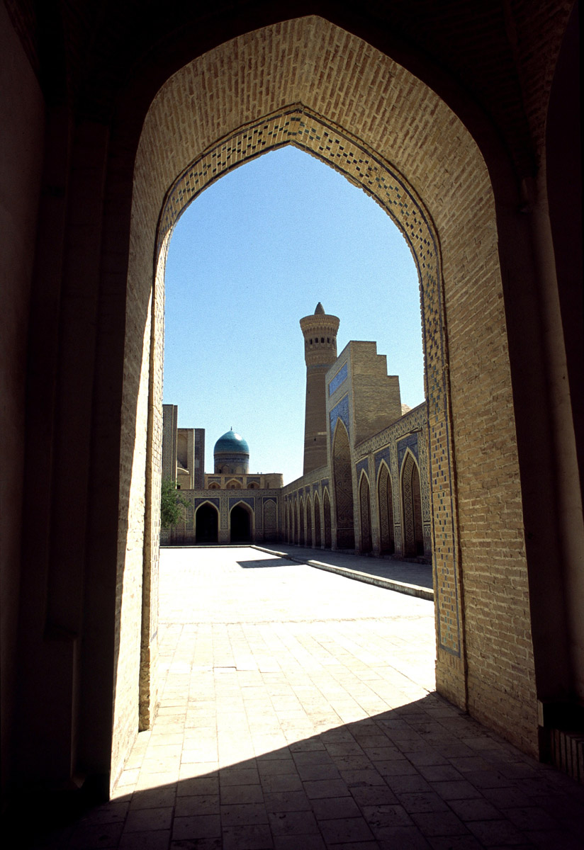 02-UZBEKKIVA.2003JPG2372