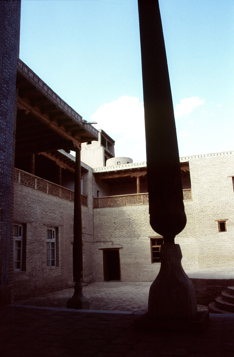 02-UZBEKKIVA.2003JPG2393