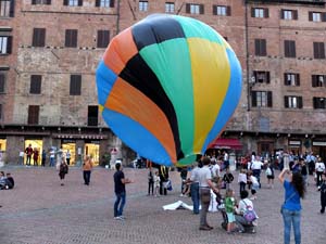 Lionello.Amic-P,za del Campo-Mongolfiere05